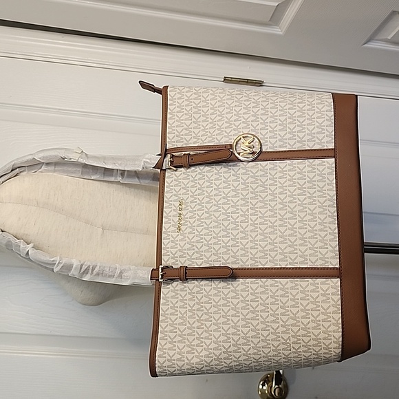 MICHAEL Michael Kors Handbags - LARGE MICHEL KORS BAG.